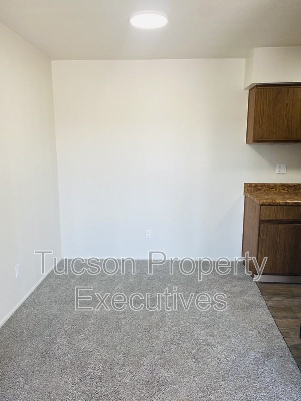 660 S Tucson Blvd - Photo 6 of 11