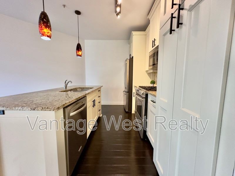 4038 Pritchard Dr N - Photo 3 of 35