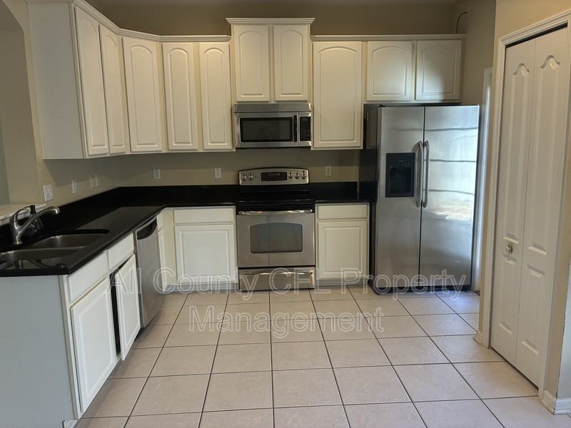 13749 Lensdale Ln - Photo 4 of 16