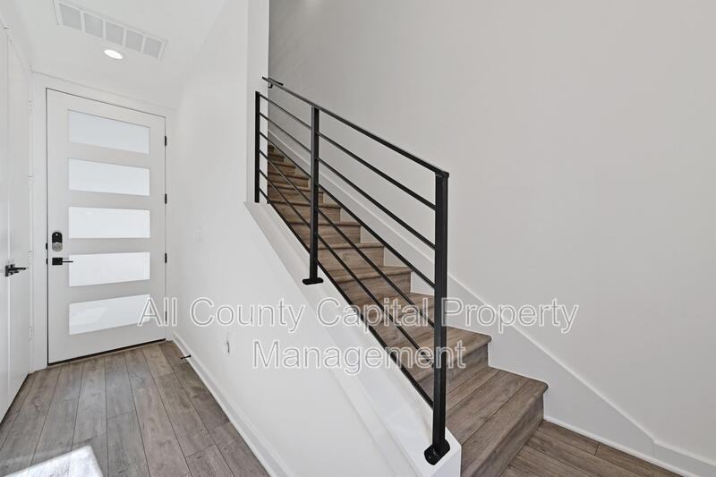 2804 S 1st St #2804 - Photo 2 of 24