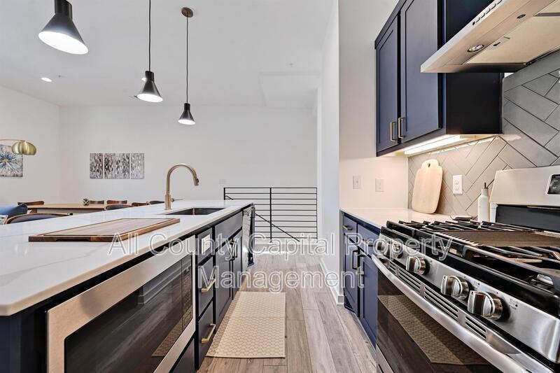2804 S 1st St #2804 - Photo 4 of 24