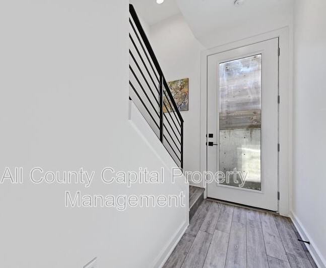 2804 S 1st St #2804 - Photo 6 of 24