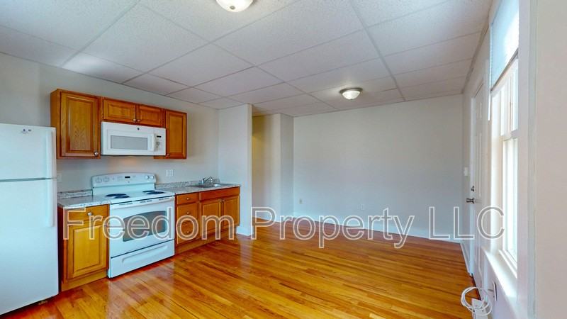 242 N Main St - Photo 5 of 30