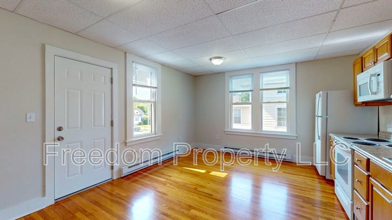 242 N Main St - Photo 7 of 30