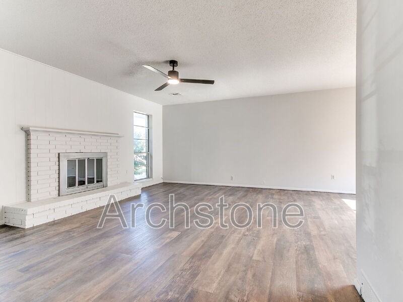 4504 Nw 26th St - Photo 2 of 33