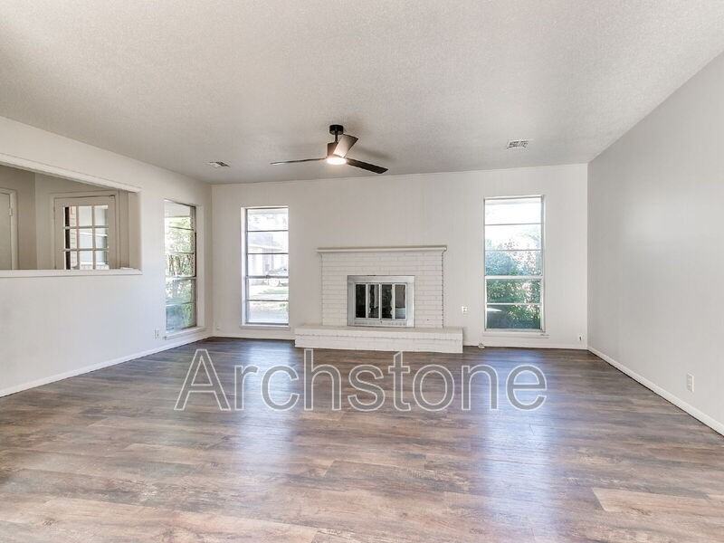 4504 Nw 26th St - Photo 3 of 33