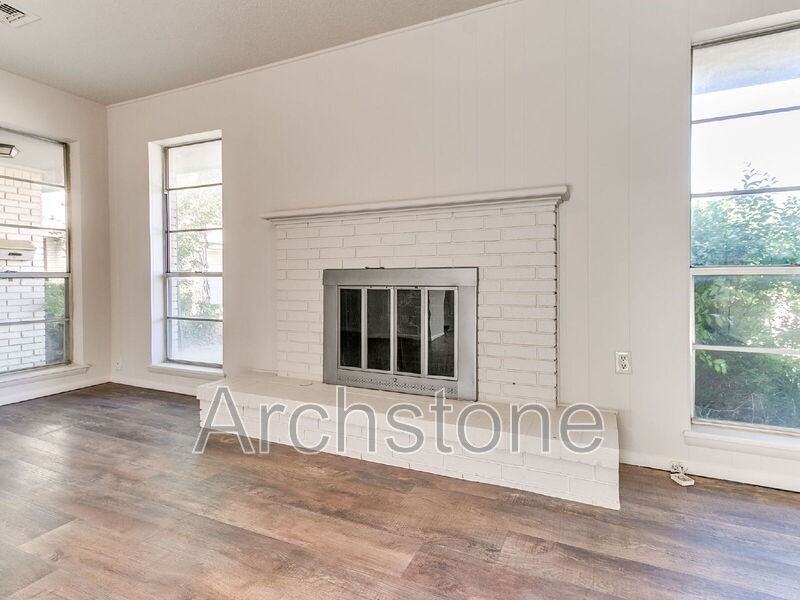 4504 Nw 26th St - Photo 4 of 33