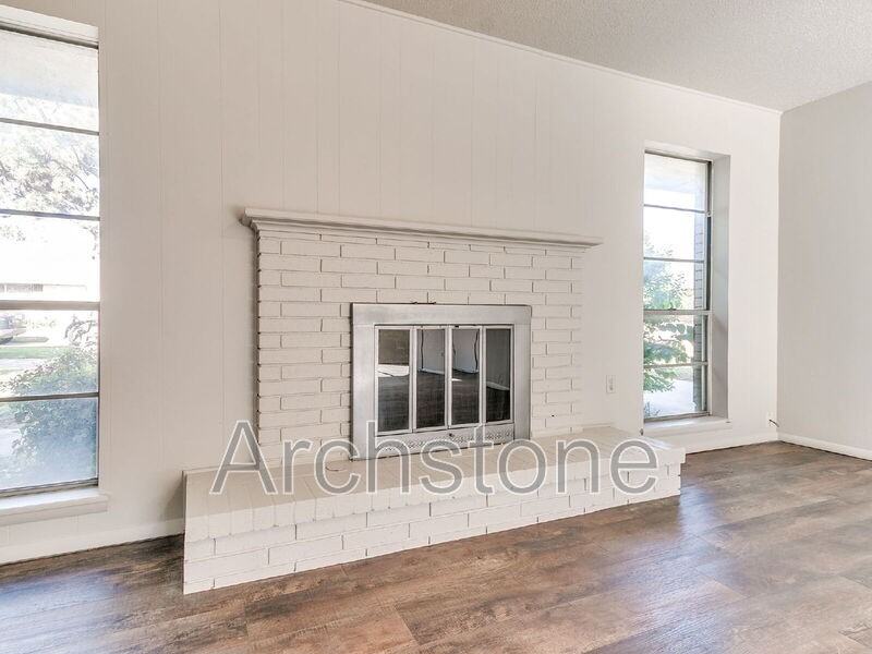 4504 Nw 26th St - Photo 5 of 33