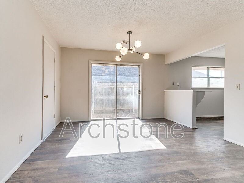 4504 Nw 26th St - Photo 7 of 33