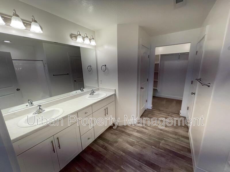 16092 S Bodmin Way - Photo 2 of 9