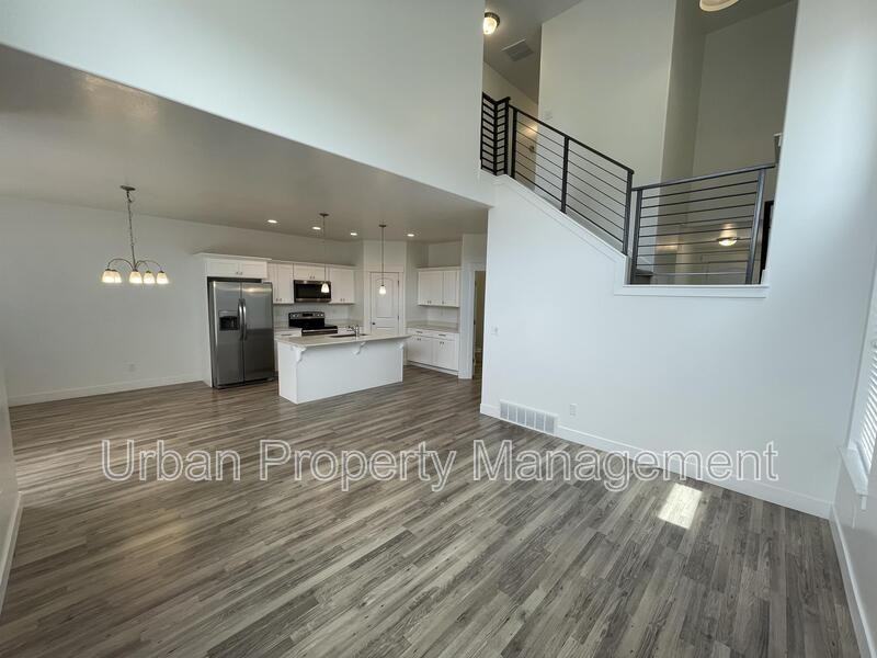 16092 S Bodmin Way - Photo 3 of 9