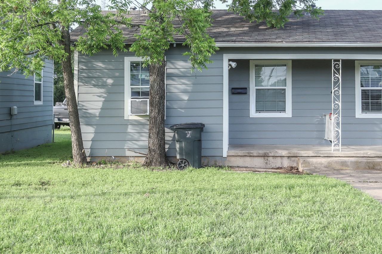 120 West Avenue A - Photo 2 of 11