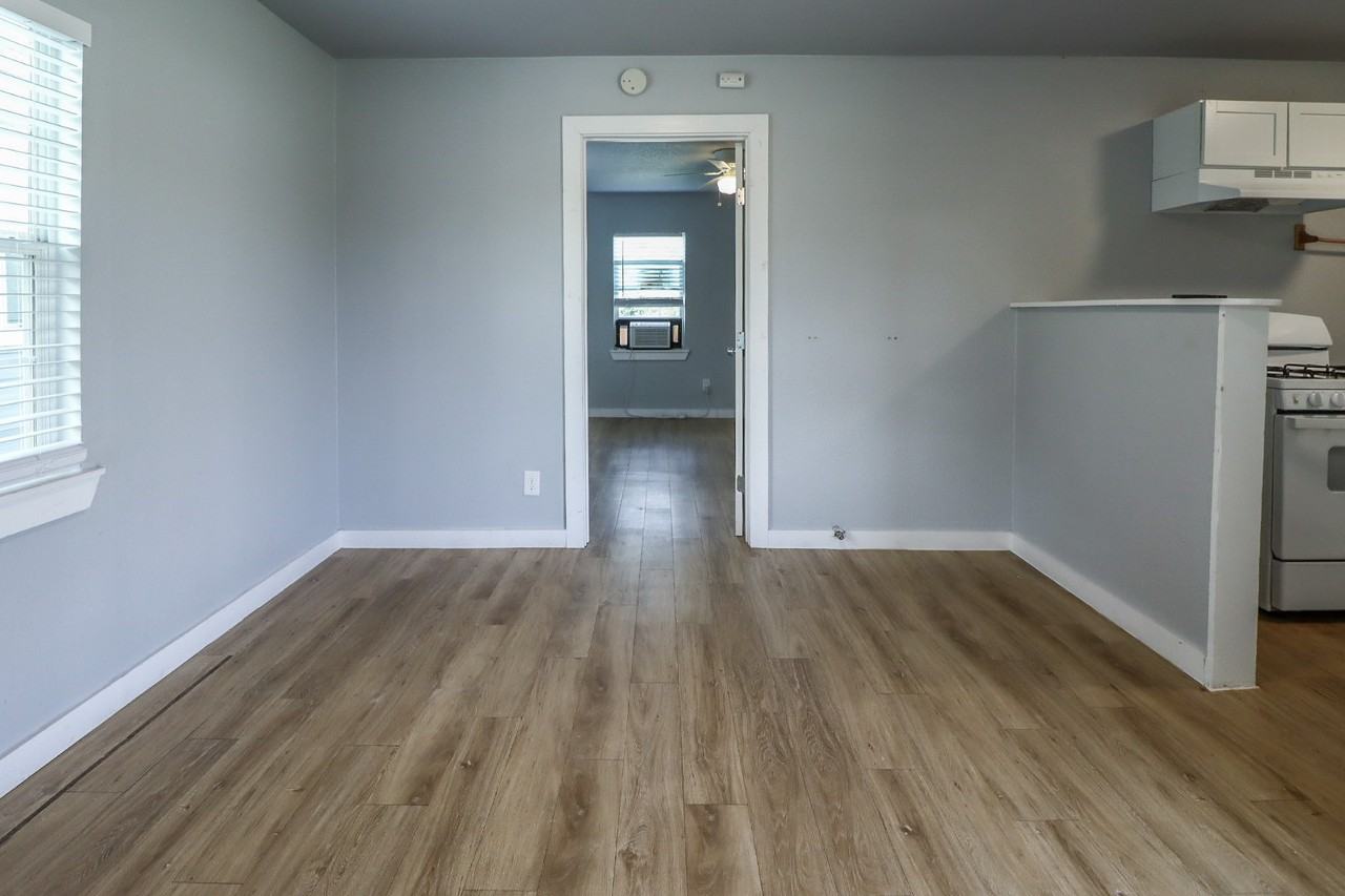 120 West Avenue A - Photo 4 of 11