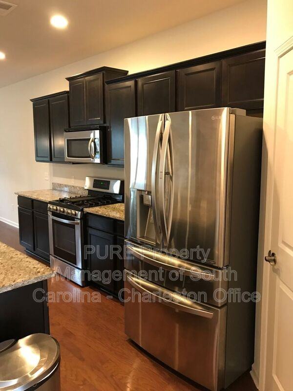 3071 Conservancy Ln - Photo 3 of 40