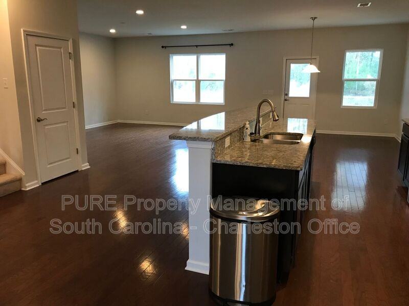 3071 Conservancy Ln - Photo 4 of 40