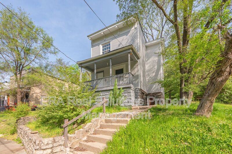 130 Valencia St #1 - Photo 3 of 21