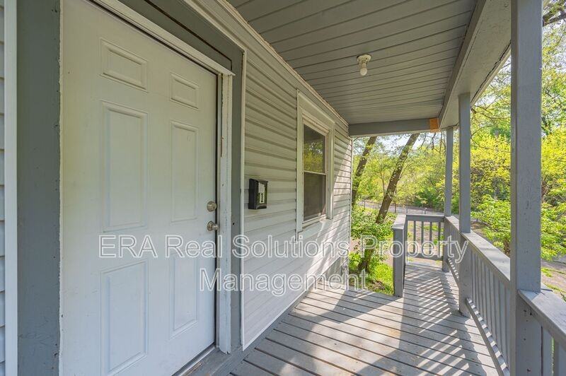 130 Valencia St #1 - Photo 4 of 21