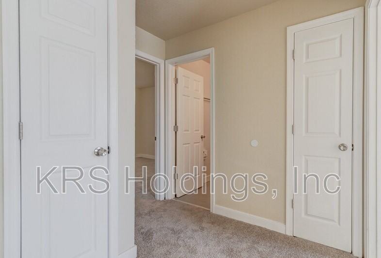 1517 Halifax St #5 - Photo 4 of 17