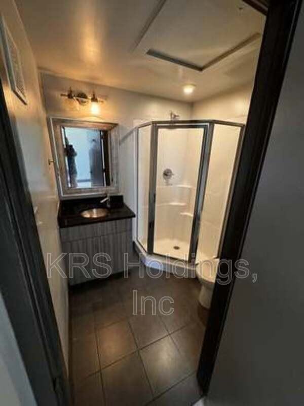 123 Pine St #8 - Photo 2 of 8