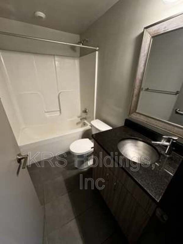 123 Pine St #8 - Photo 4 of 8