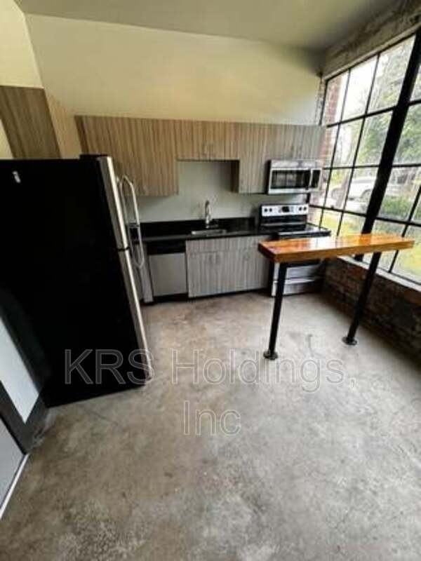 123 Pine St #8 - Photo 5 of 8