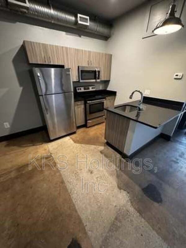 123 Pine St #8 - Photo 6 of 8