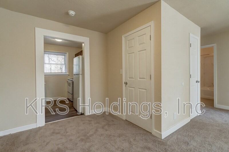 1517 Halifax St #12 - Photo 3 of 16