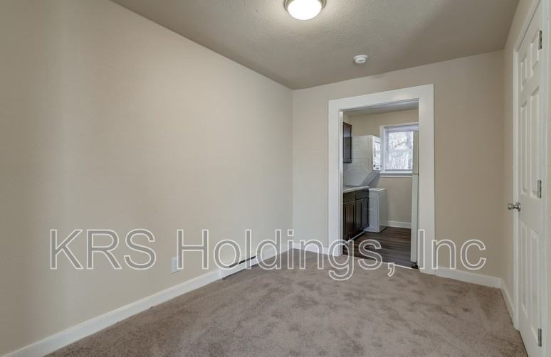 1517 Halifax St #12 - Photo 5 of 16