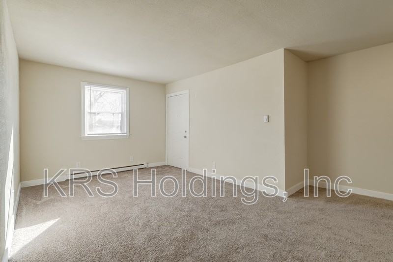 1517 Halifax St #17 - Photo 5 of 17