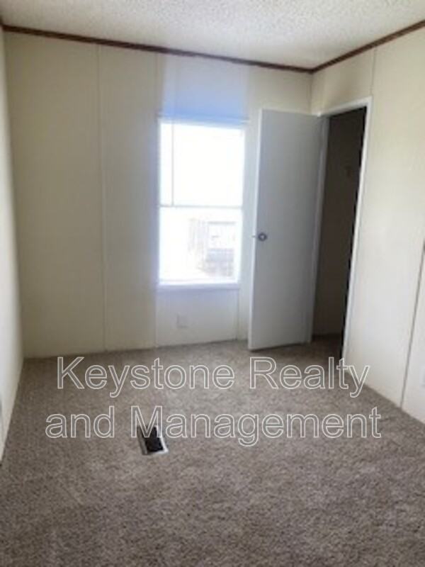 721 Trevor Ln - Photo 4 of 6