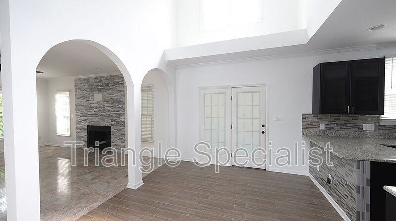 205 Brook Creek Dr - Photo 5 of 15