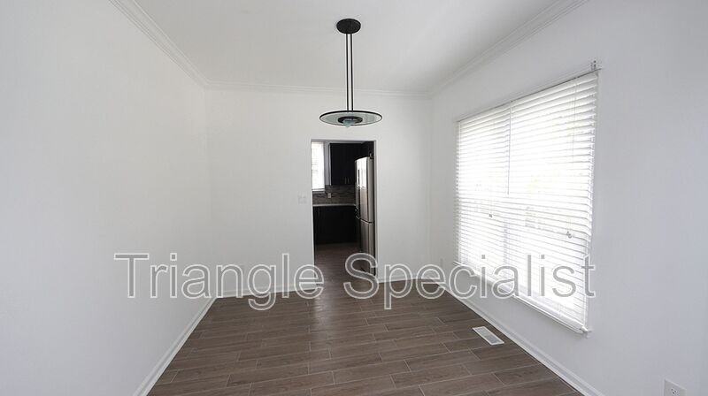 205 Brook Creek Dr - Photo 7 of 15