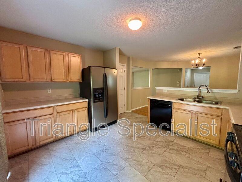 7 Thorton Ct - Photo 3 of 24