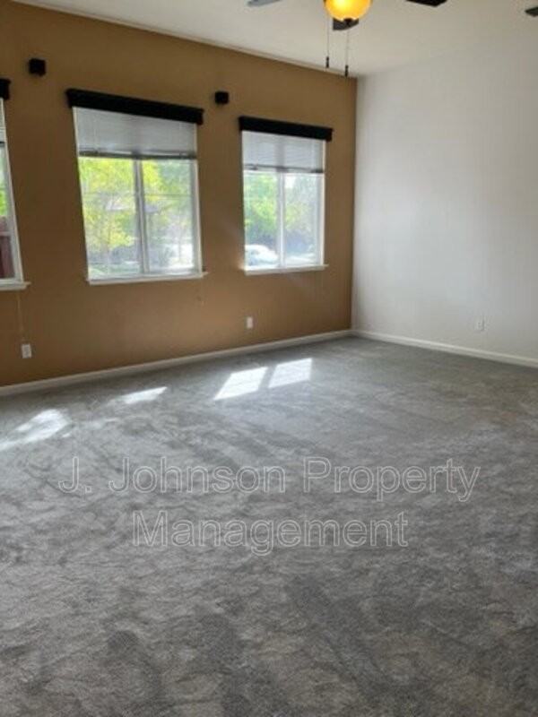 436 Goodall Dr - Photo 6 of 18