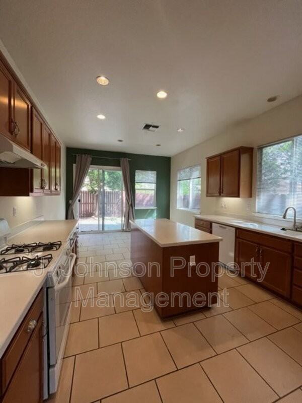 436 Goodall Dr - Photo 7 of 18