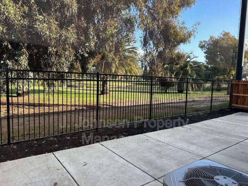 470 Miwok Ln - Photo 3 of 15