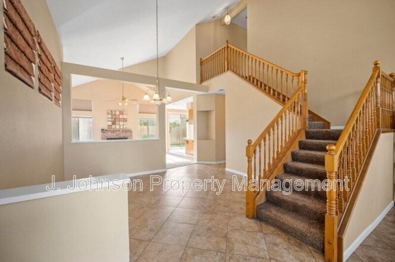 516 Carrigane Way - Photo 4 of 31