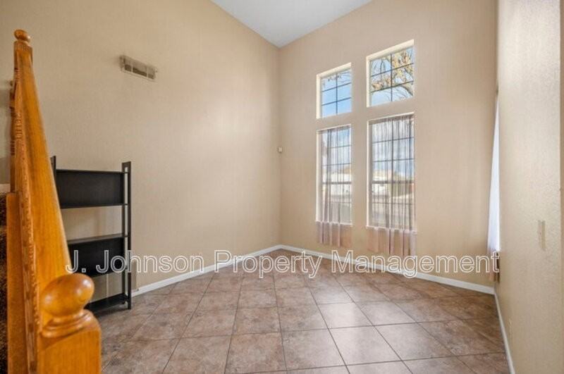 516 Carrigane Way - Photo 5 of 31