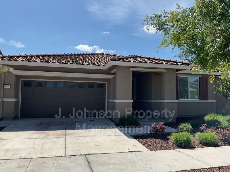 644 Albany St - Photo 2 of 17