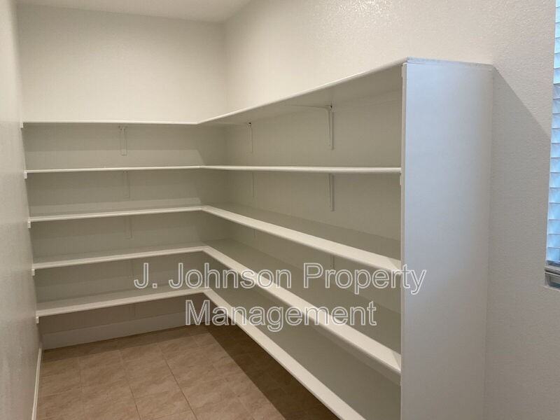 644 Albany St - Photo 5 of 17