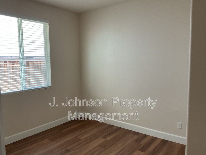 644 Albany St - Photo 6 of 17