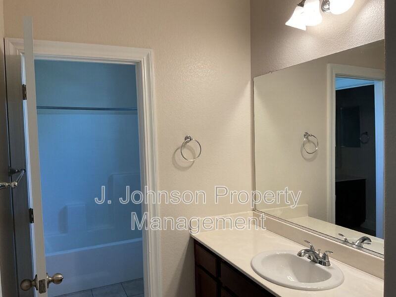 644 Albany St - Photo 7 of 17