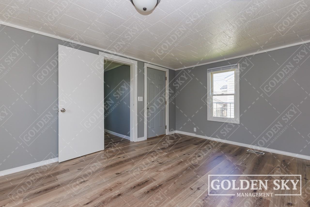 113 East 1st Street - Photo 3 of 10