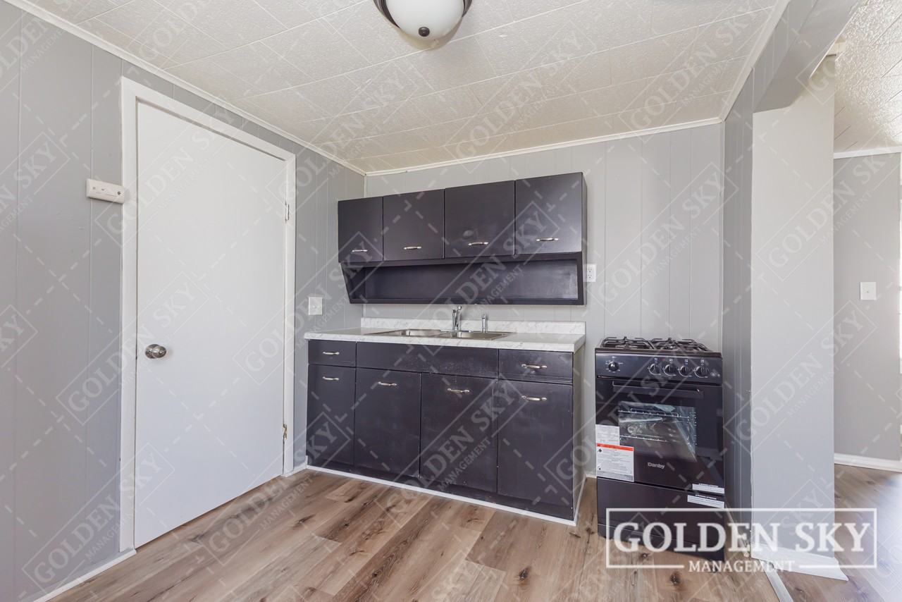 113 East 1st Street - Photo 5 of 10