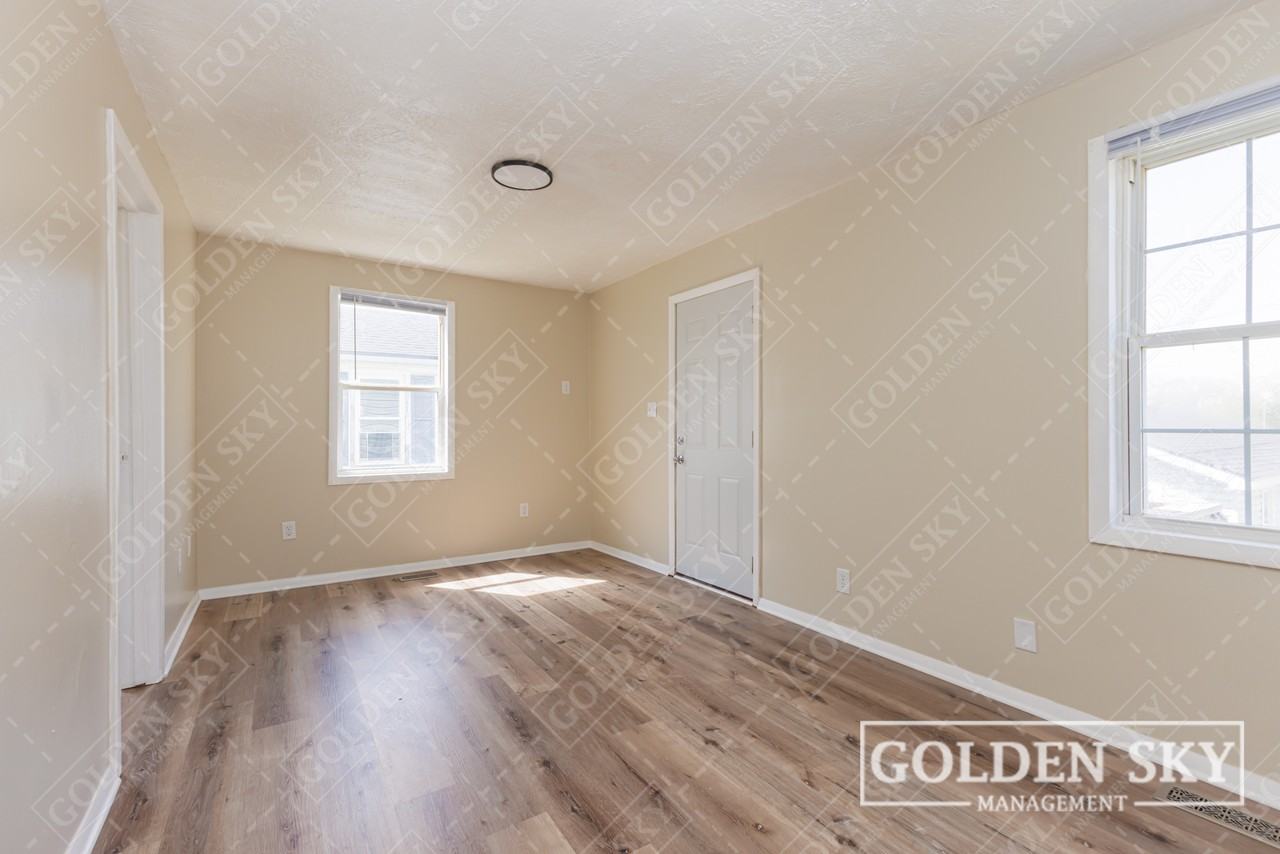 119 East 1st Street - Photo 4 of 10