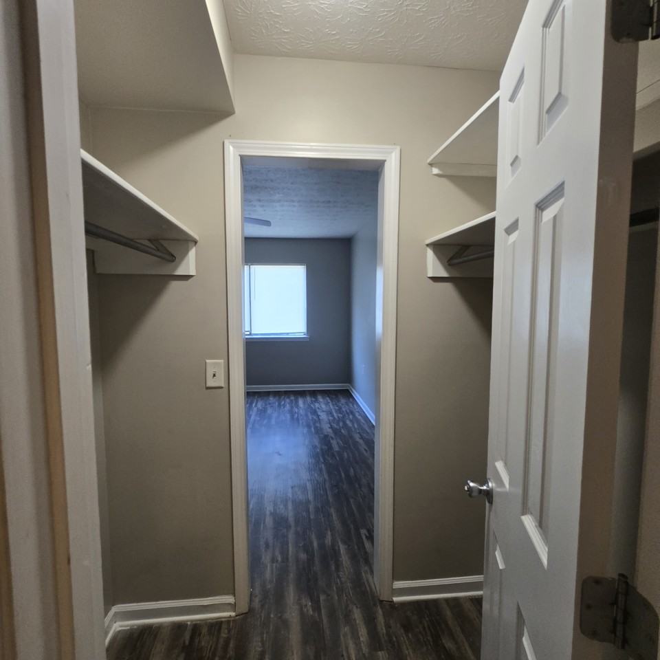 Ash Avenue Northeast - Photo 6 of 25