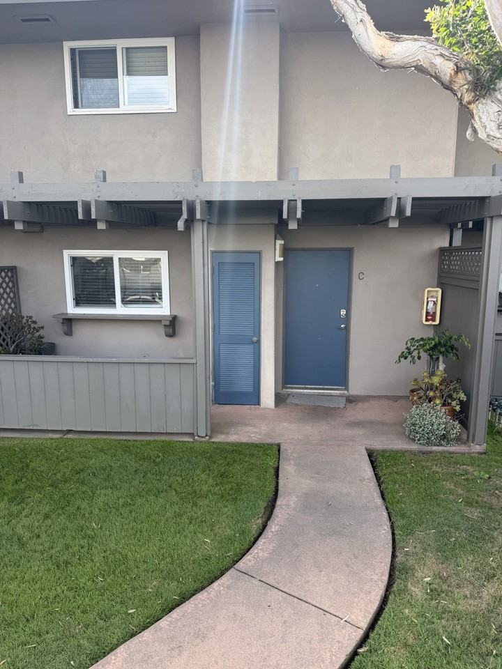 615 Law Street - Photo 5 of 18