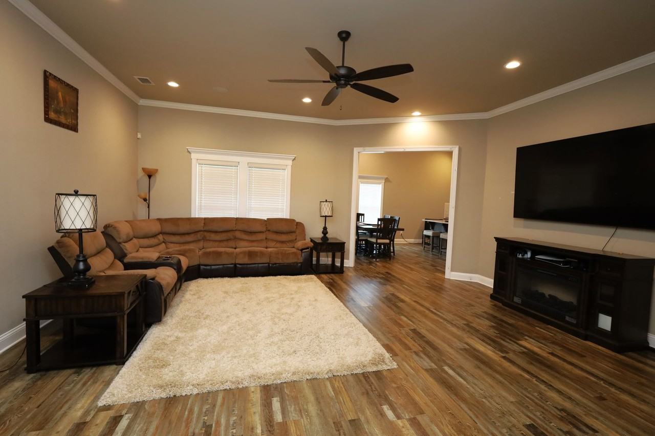 124 Floyd Mcneal Dr - Photo 2 of 16