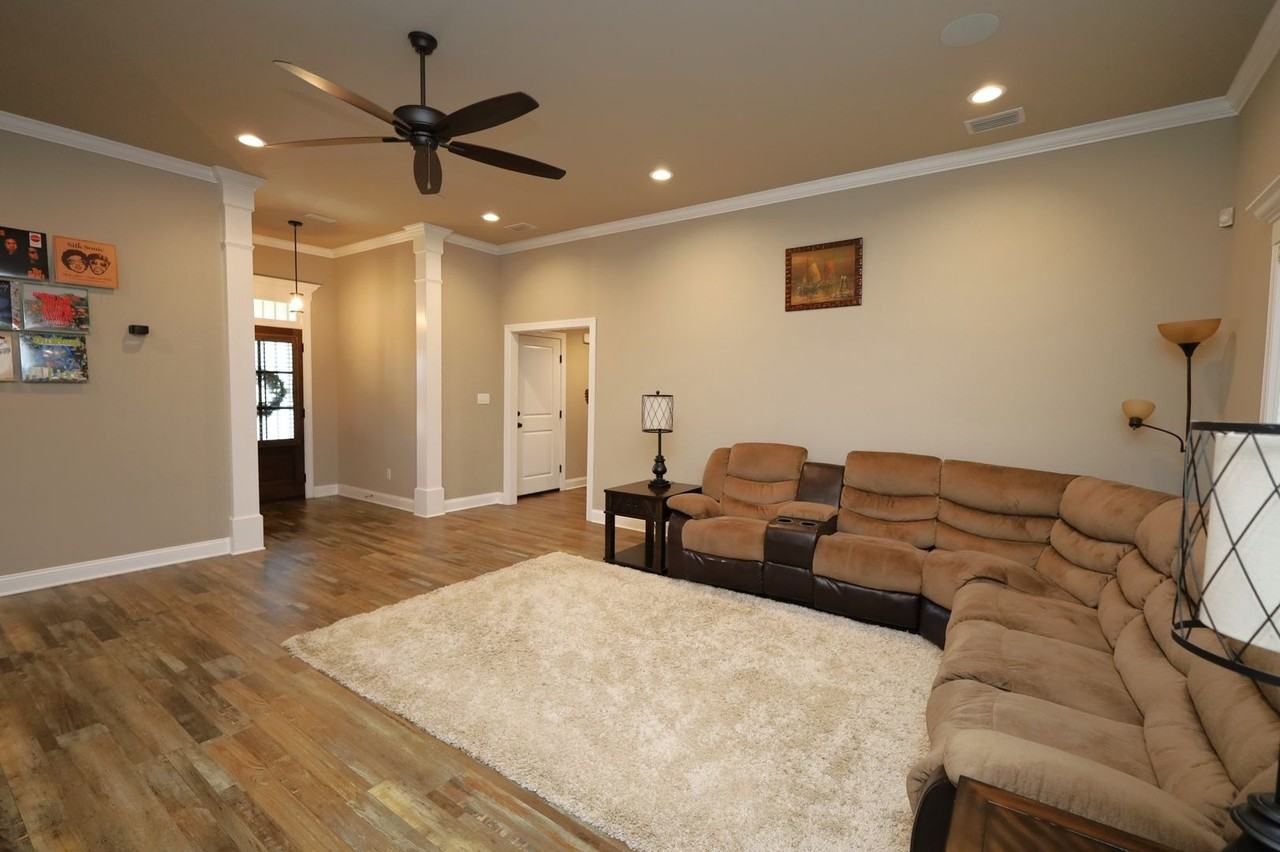 124 Floyd Mcneal Dr - Photo 3 of 16