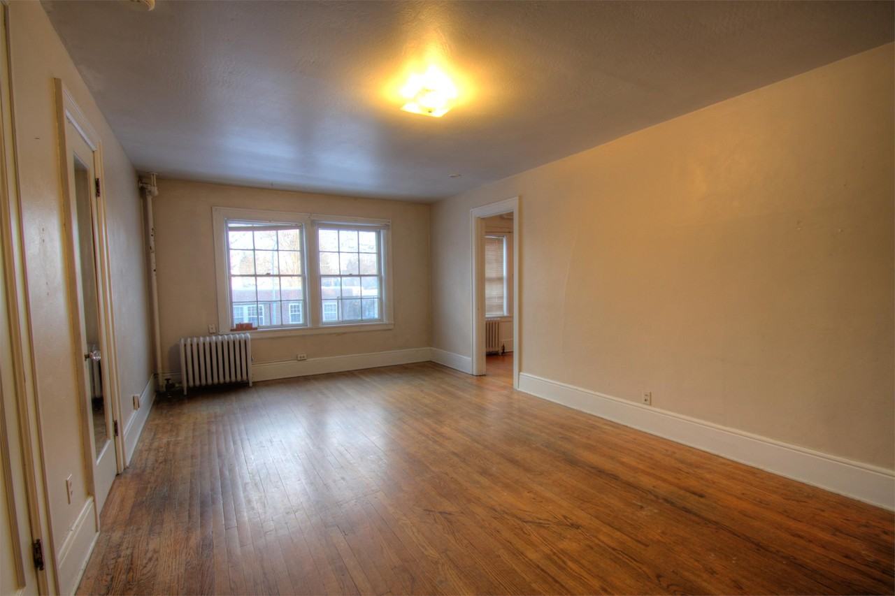 439 University Avenue - Photo 2 of 6